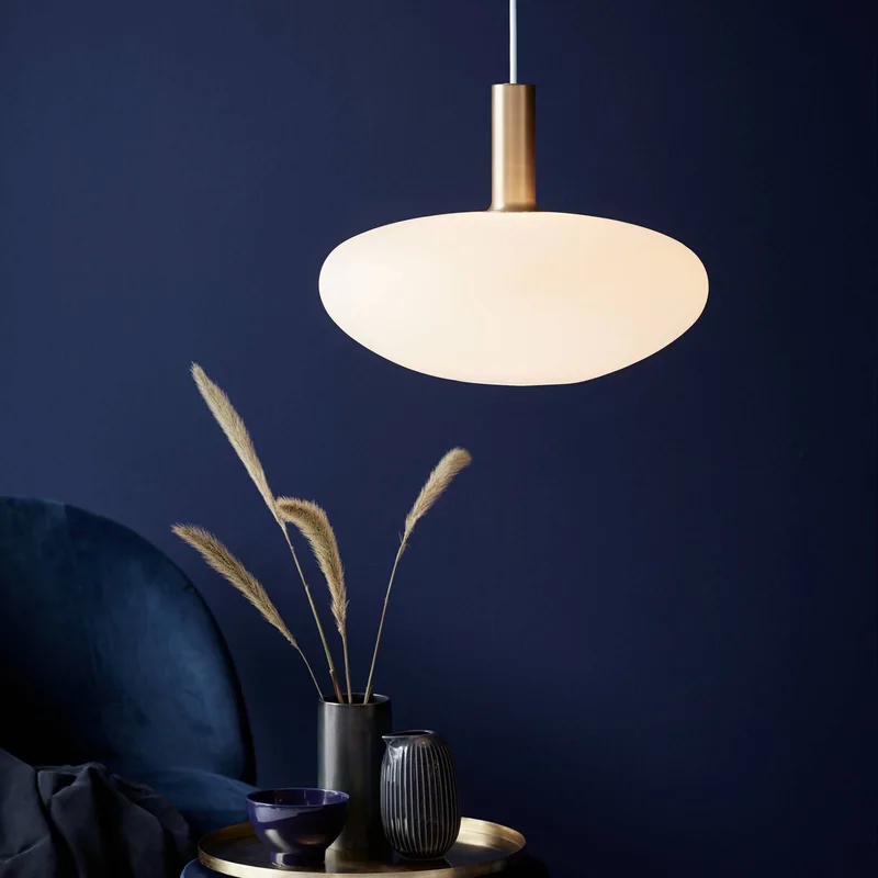 Hanglamp Alton met glazen kap, opaal, Ø 35 cm van Nordlux in Opaalwit, messing, zwart – productfoto