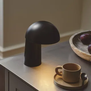 LED-batterijlamp Faye Portable, dimbaar, USB fra Nordlux i Sort – produktbillede 2 af 4