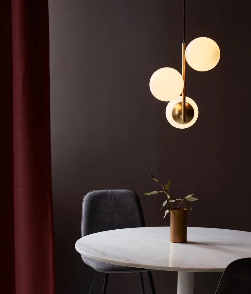 Lilly-hanglamp-E14-opaal glas/messing von Nordlux in Messing – Produktfoto