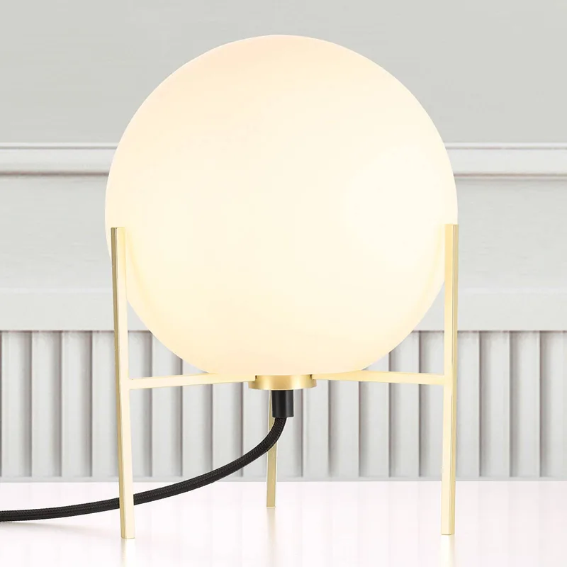 Tafellamp Alton met witte glazen kap von Nordlux in Opaalwit, messing – Produktfoto