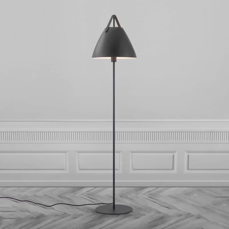 Vloerlamp Strap van metaal met leren band van Nordlux in Zwart – productfoto 4 van 4