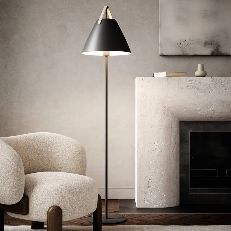 Vloerlamp Strap van metaal met leren band van Nordlux in Zwart – productfoto 1 van 4