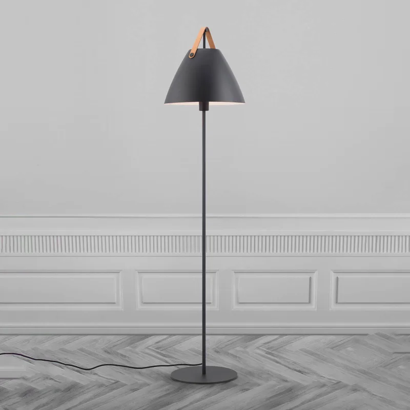 Vloerlamp Strap van metaal met leren band van Nordlux in Zwart – productfoto 3 van 4