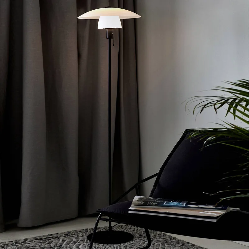 Vloerlamp Verona, frame zwart, kap opaal van Nordlux in Zwart, opaal wit – productfoto
