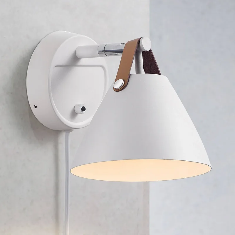Wandlamp Strap met leren riem, wit de Nordlux en Blanc, Marron – photo du produit 1 sur 4