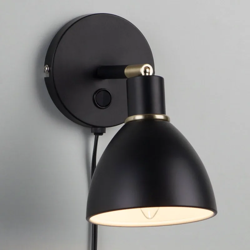 Zwarte wandlamp Ray met zwenkbare kap van Nordlux in Zwart – productfoto