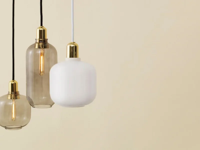 Amp Hanglamp Groot Smoke/Geelkoper - Normann Copenhagen - Woonkamer - Glas by Normann Copenhagen – product photo