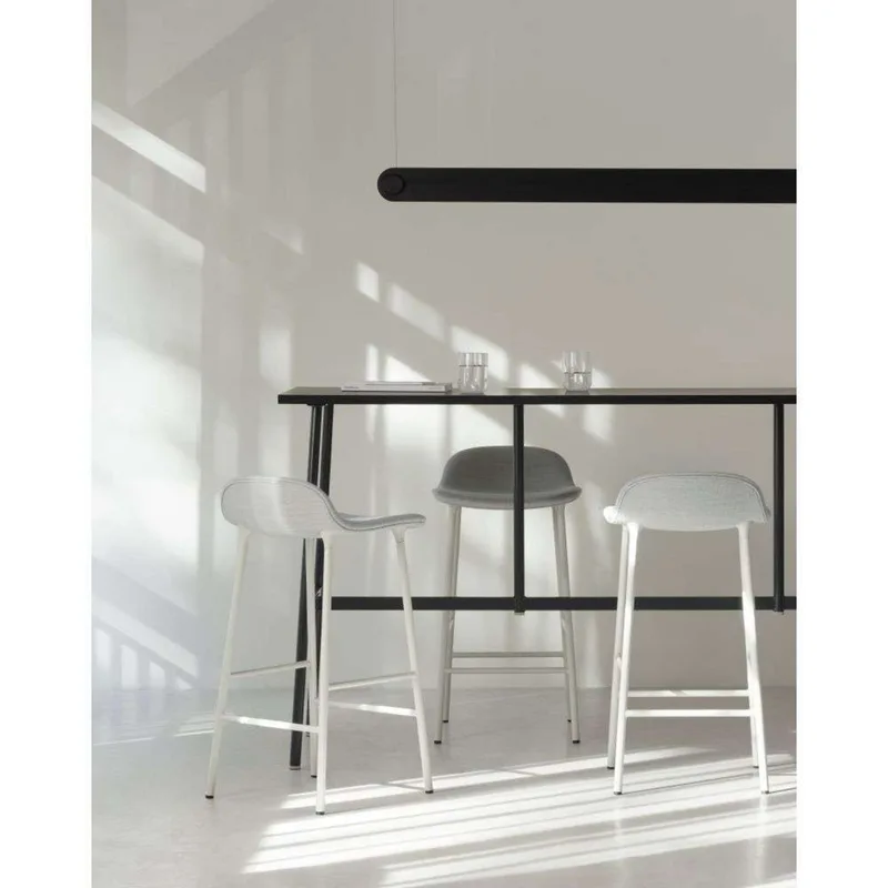 Dim Linear Hanglamp Black - Normann Copenhagen - Eetkamer - Aluminium de Normann Copenhagen – photo du produit