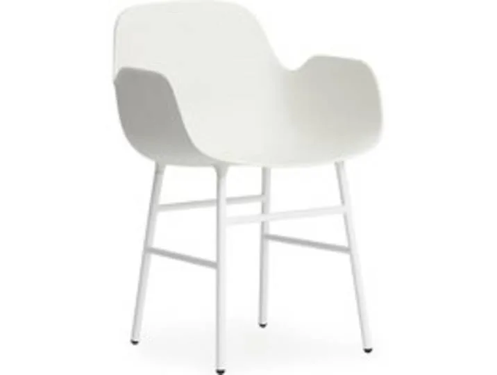 Form Armlehnstuhl mit Metallgestell från Normann Copenhagen – produktbild