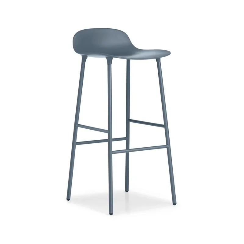 Form Barstuhl hoch Blue, Blaulackierte Stahlbeine från Normann Copenhagen – produktbild
