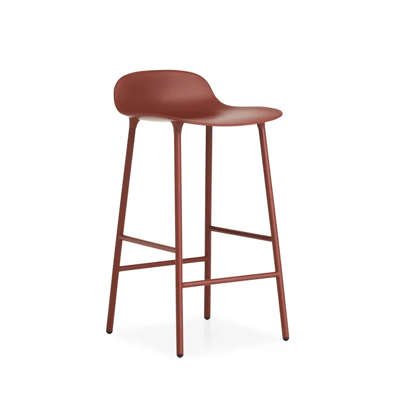 Form Barstuhl niedrig Red, Rot lackierte Stahlbeine från Normann Copenhagen – produktbild