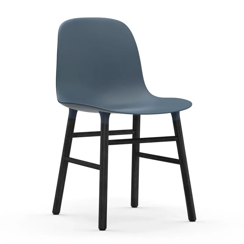 Form Stuhl schwarze Beine Blau från Normann Copenhagen – produktbild