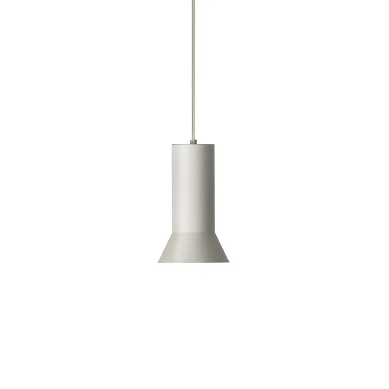 Hat Pendelleuchte small Warm grey von Normann Copenhagen – Produktfoto