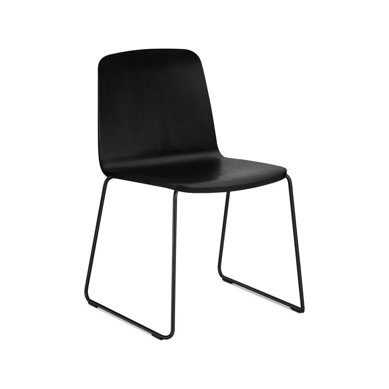 Just Stuhl Schwarz, Schwarze Kante, Schwarzes Metallgestell från Normann Copenhagen – produktbild