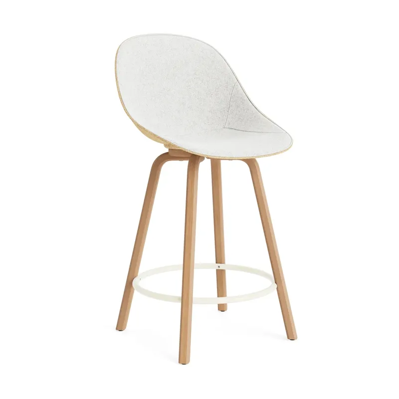 Mat Bar Chair Barhocker mit Vorderpolsterung, 65 cm Hallingdal 110-hemp-beech-cream steel van Normann Copenhagen – productfoto