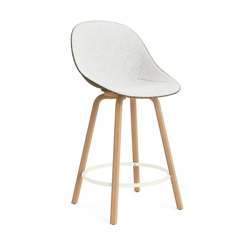 Mat Bar Chair Barhocker mit Vorderpolsterung, 65 cm Hallingdal 110-seaweed-beech-cream steel von Normann Copenhagen – Produktfoto
