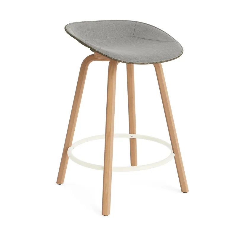 Mat Barstool Barhocker mit Vorderpolsterung, 65 cm Remix 133-seaweed-beech-cream steel fra Normann Copenhagen – produktbillede