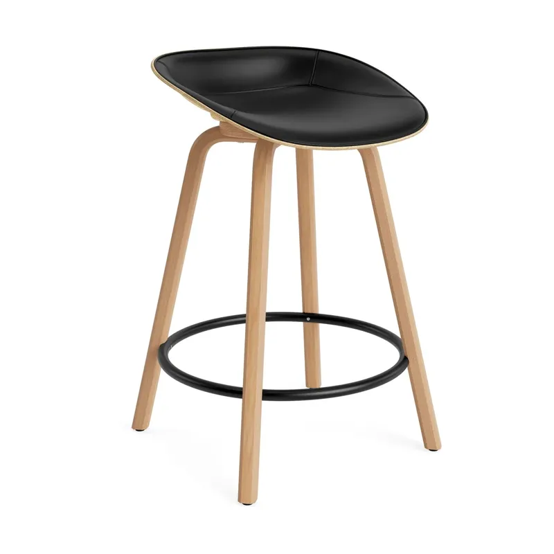 Mat Barstool Barhocker mit Vorderpolsterung, 65 cm Ultra 41599-hemp-beech-black steel von Normann Copenhagen – Produktfoto