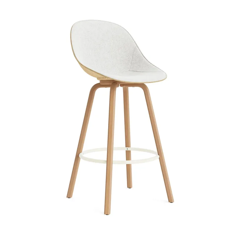 Mat Barstool Barhocker mit Vorderpolsterung, 75 cm Hallingdal 110-hemp-beech-cream steel von Normann Copenhagen – Produktfoto