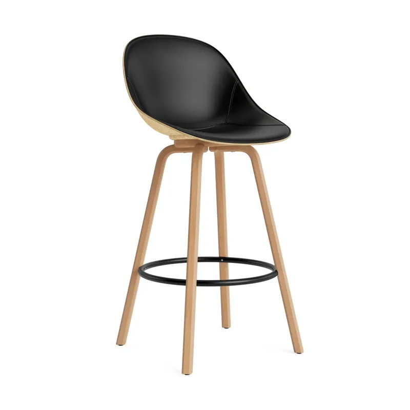 Mat Barstool Barhocker mit Vorderpolsterung, 75 cm Ultra 41599-hemp-beech-black steel von Normann Copenhagen – Produktfoto