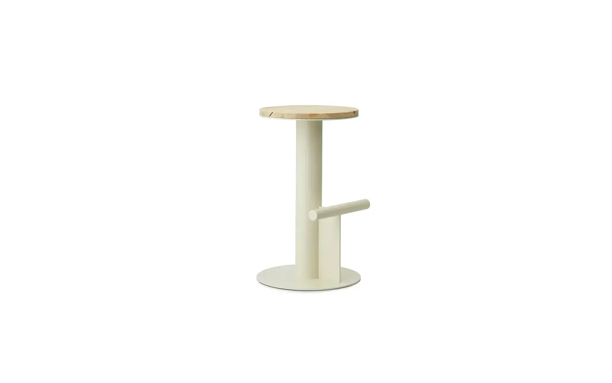 Pole barkruk 65cm pine/sand van Normann Copenhagen – productfoto