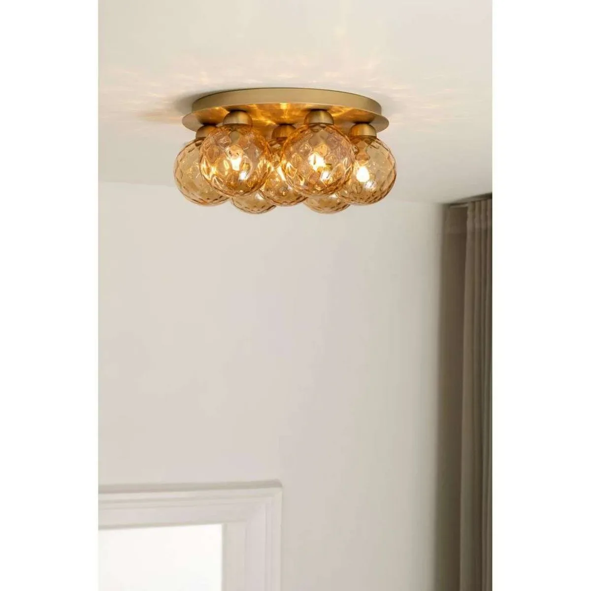 Apiales 7 plafondlamp, messing/goud, Ø 38 cm, 7-lamps von Nuura – Produktfoto