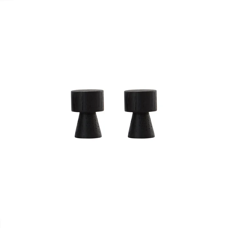 Pin Garderobenständer, dunkle Eiche, 2er-Set von OYOY Living Design – Produktfoto