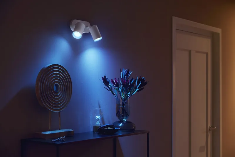 LED Deckenspot White & Color Ambiance Fugato 2er Aufbauspot, Abschaltautomatik, Bluetooth, CCT - über Fernbedienung, Dimmfunktion, Einschlafhilfe, Farbsteuerung, Farbwechsel, Memory, nach Trennung vom Netz, Nachtlichtfunktion, RGB, Smart Home, Timerfunktion, Weckerfunktion, dimmbar über by Philips Hue in White – product photo 5 of 5