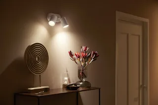 LED Deckenspot White & Color Ambiance Fugato 2er Aufbauspot, Abschaltautomatik, Bluetooth, CCT - über Fernbedienung, Dimmfunktion, Einschlafhilfe, Farbsteuerung, Farbwechsel, Memory, nach Trennung vom Netz, Nachtlichtfunktion, RGB, Smart Home, Timerfunktion, Weckerfunktion, dimmbar über by Philips Hue in White – product photo 2 of 5