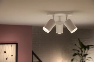 LED Deckenspot White & Color Ambiance Fugato 3er Aufbauspot, Abschaltautomatik, Bluetooth, CCT - über Fernbedienung, Dimmfunktion, Einschlafhilfe, Farbsteuerung, Farbwechsel, Memory, nach Trennung vom Netz, Nachtlichtfunktion, RGB, Smart Home, Timerfunktion, Weckerfunktion, dimmbar über de Philips Hue en Blanc – photo du produit 2 sur 5