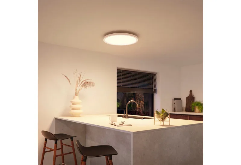 LED Panel White & Color Ambiance Devote Panelleuchte rund, 43 cm, Abschaltautomatik, Bluetooth, CCT - über Fernbedienung, Dimmfunktion, Farbsteuerung, Farbwechsel, Leuchtdauer einstellbar, Memoryfunktion, Nachtlichtfunktion, RGB, Smart Home, Timerfunktion, dimmbar über Fernbedienung, erw by Philips Hue in White – product photo 2 of 5