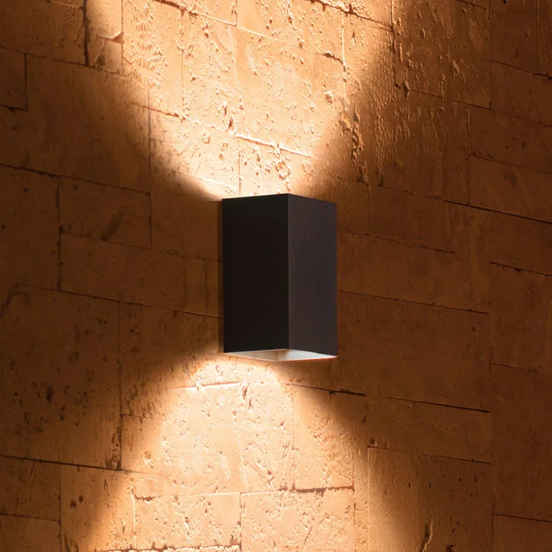 Resonate LED buiten wandlamp, RGBW från Philips Hue i Svart – produktbild 5 av 5
