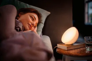 Smarte LED-Leuchte White & Color Ambiance Go Tischleuchte Abschaltautomatik, Bluetooth, CCT - über Fernbedienung, Dimmfunktion, Farbsteuerung, Farbwechsel, Leuchtdauer einstellbar, Memoryfunktion, Nachtlichtfunktion, RGB, Smart Home, Timerfunktion, dimmbar über Fernbedienung, erwei by Philips Hue in White – product photo 2 of 5