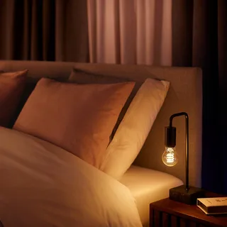 White E27 7W filament A60 550lm by Philips Hue – product photo 1 of 5
