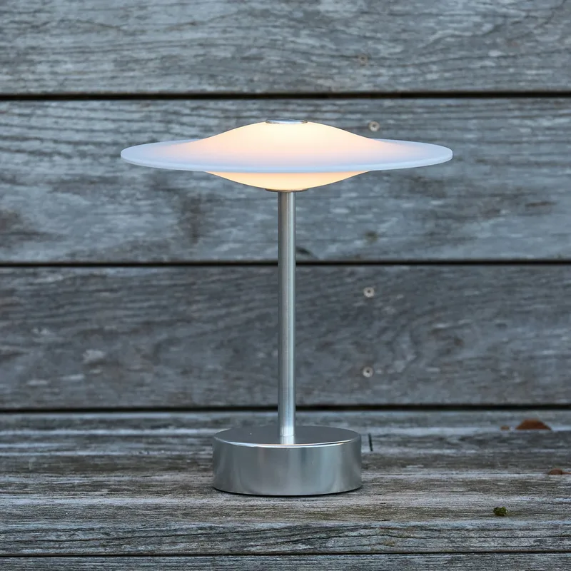 Sinus 22 draagbare LED tafellamp, staal, IP44 van Piet Hein – productfoto