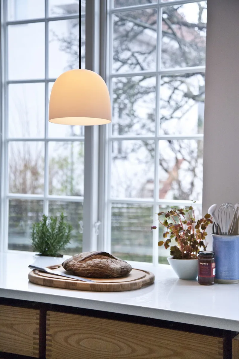 Super 115 Pendelleuchte Opal/Weiß Kabel von Piet Hein – Produktfoto