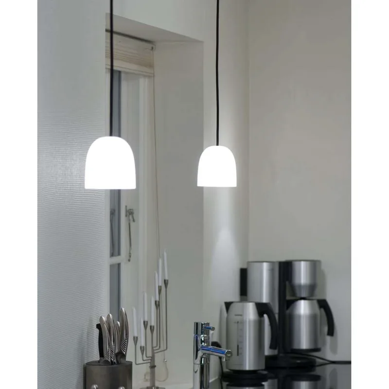 Super 90 Pendelleuchte Opal/Weiß Kabel von Piet Hein – Produktfoto