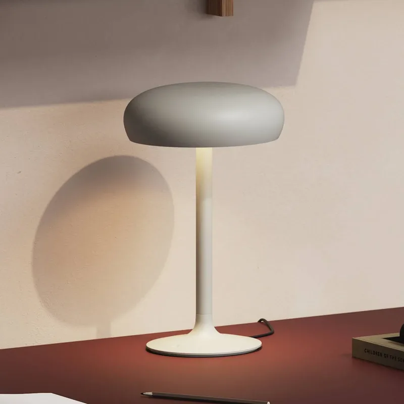 LED tafellamp Emendo, grijs, dimbaar fra PLEASE WAIT to be SEATED i Wolkengrijs – produktbillede