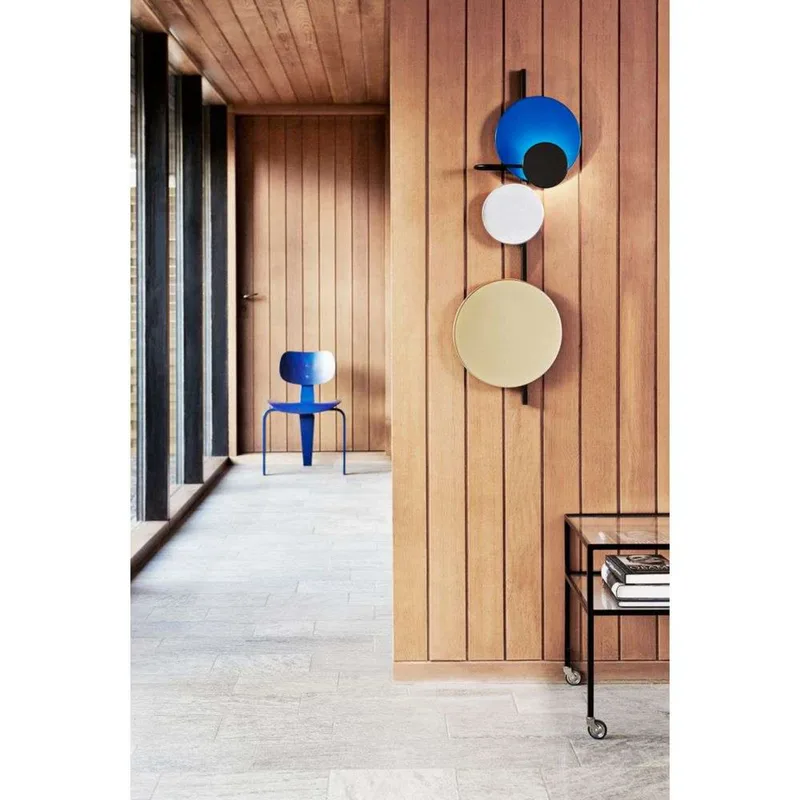 Planet wandlamp Electric Blue von PLEASE WAIT to be SEATED – Produktfoto