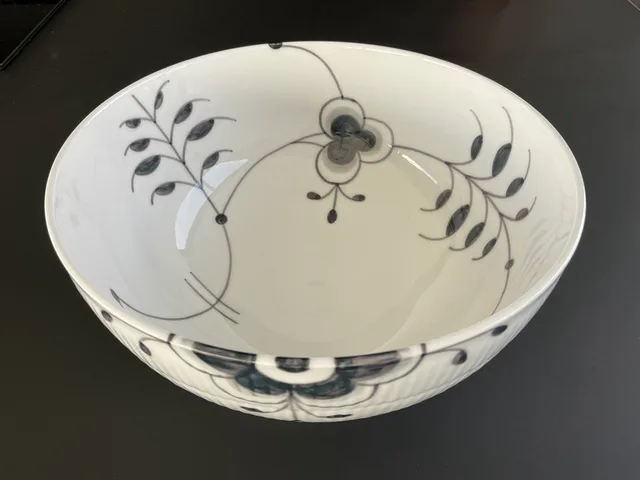 Black Fluted Mega Bowl 310cl