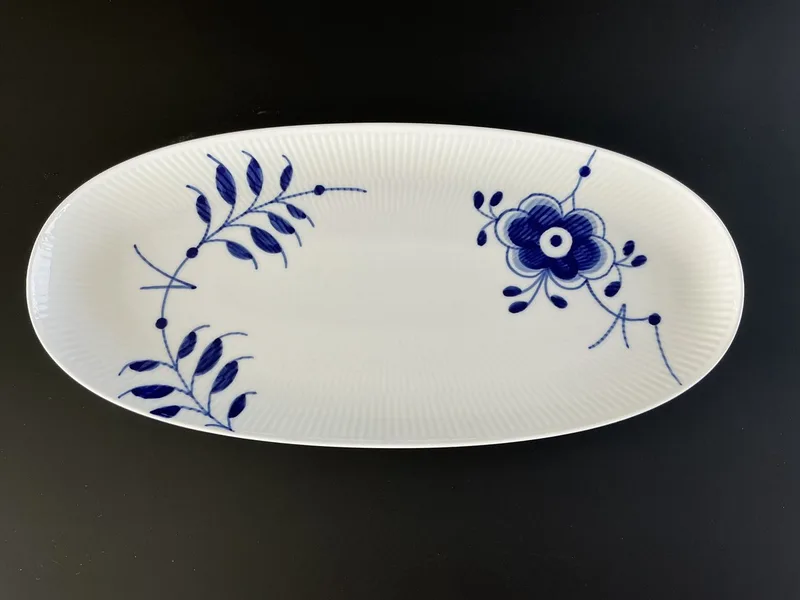 Blue Fluted Mega long oval dish 37cm de Royal Copenhagen en Blanc – photo du produit