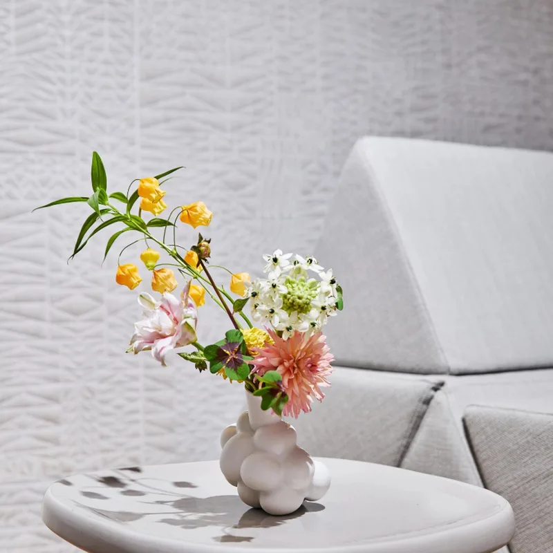 Moooi x Royal Delft Egg Vase XL witte vaas porselein 28 cm by Royal Delft in White – product photo