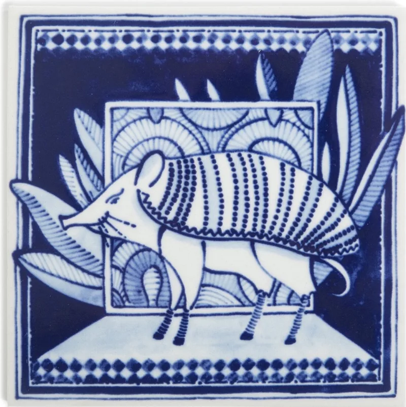 Moooi x Royal Delft tegel Extinct Animals - Armoured Boar by Royal Delft in Blue – product photo