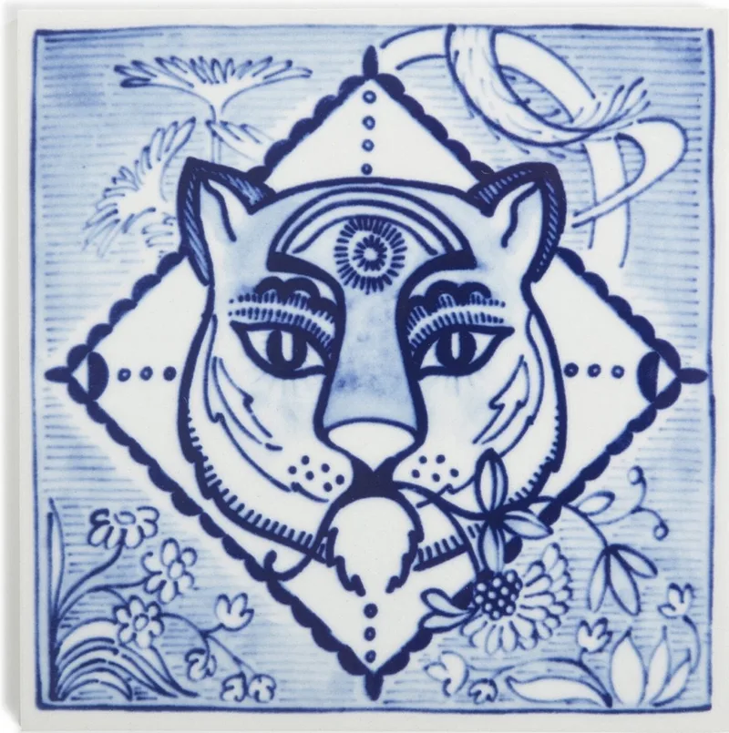Moooi x Royal Delft tegel Extinct Animals - Golden Tiger by Royal Delft in Blue – product photo
