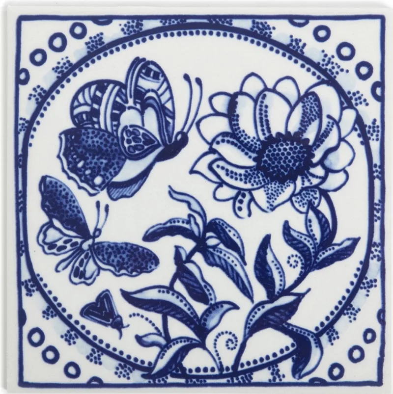 Moooi x Royal Delft tegel Extinct Animals - Mimic Moth från Royal Delft i Blå – produktbild