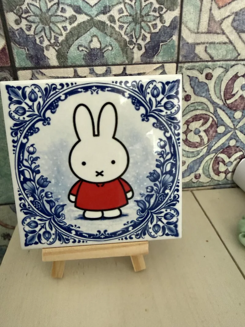 tegel - Nijntje met ballon - delftsblauw von Royal Delft in Weiß – Produktfoto