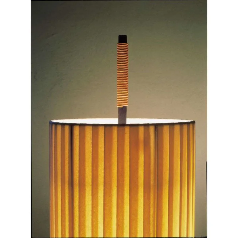 Dórica vloerlamp met stabilisatieschijf - Santa & Cole - Woonkamer - Stof - 1 lamp fra Santa & Cole – produktbillede
