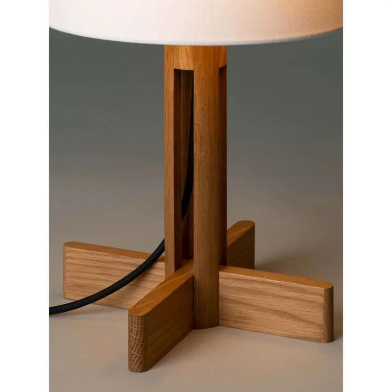 FAD Menor tafellamp wit/eiken - Santa & Cole - Woonkamer - Hout van Santa & Cole – productfoto