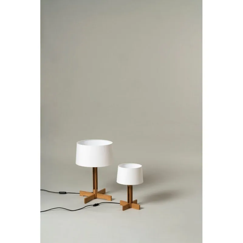 FAD tafellamp wit/eiken - Santa & Cole - Woonkamer - Hout van Santa & Cole – productfoto