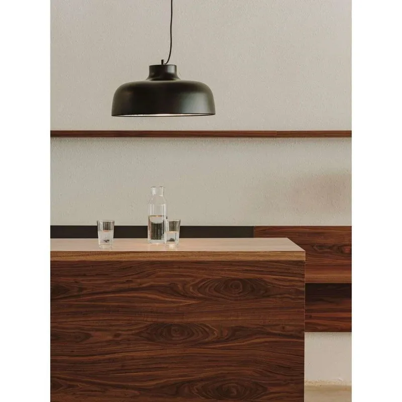 M68 hanglamp zwart - Santa & Cole - Woonkamer - Aluminium de Santa & Cole – photo du produit